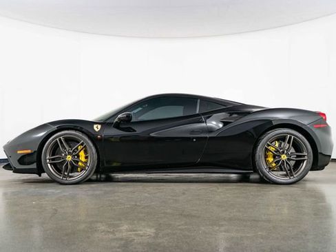 Used 2017 Ferrari 488 GTB RWD image 5