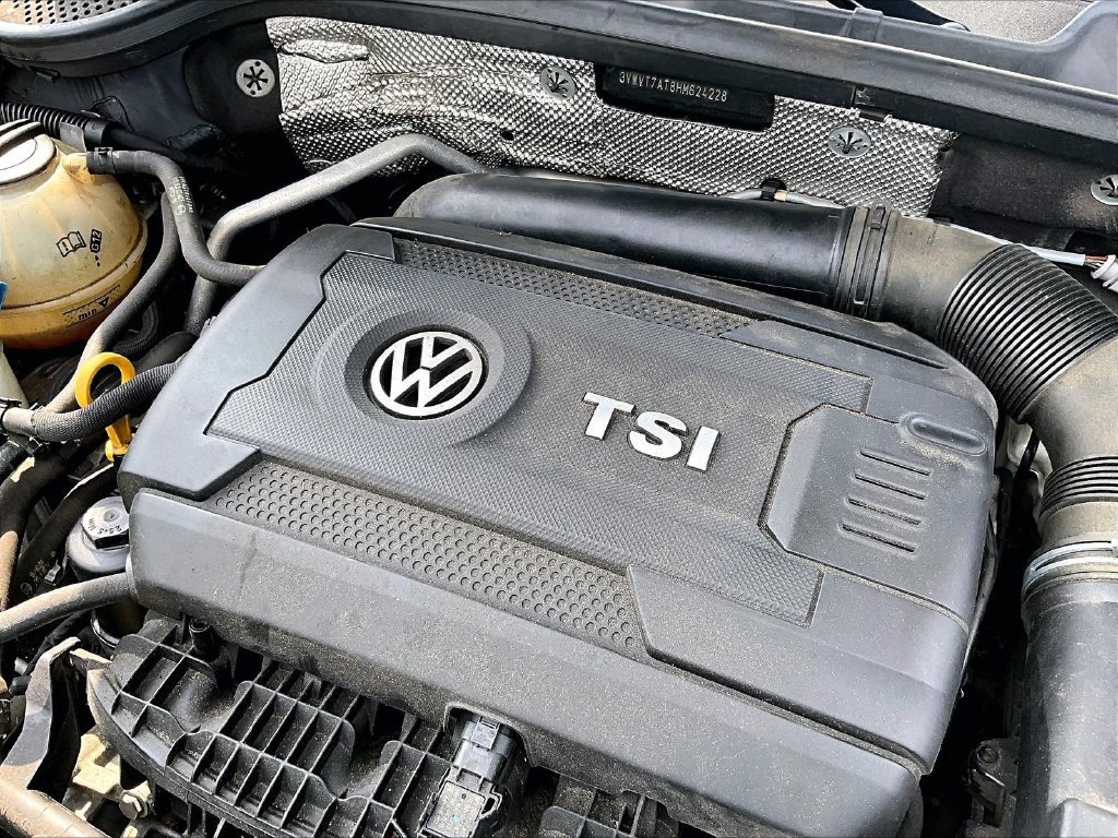 Used 2017 Volkswagen Beetle R-Line SEL FWD image 33