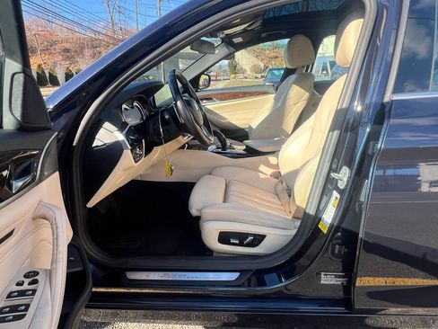 Used 2017 BMW 530i 530i Sedan 4D w/ Premium Package image 28