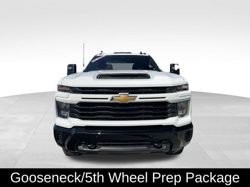 Used 2025 Chevrolet Silverado 2500 Custom w/ Custom Value Package image 2