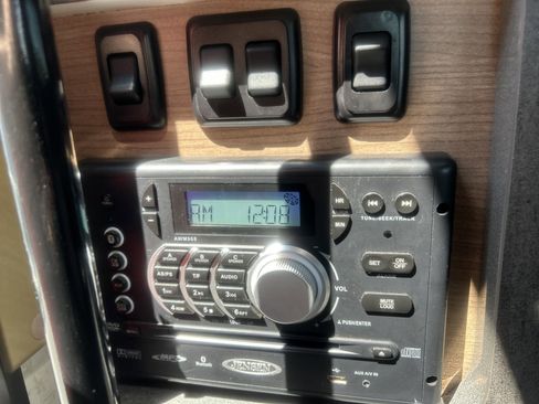 Used 2015 Mercedes-Benz Sprinter 3500 image 95