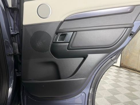 New 2025 Land Rover Discovery Metropolitan Edition image 28