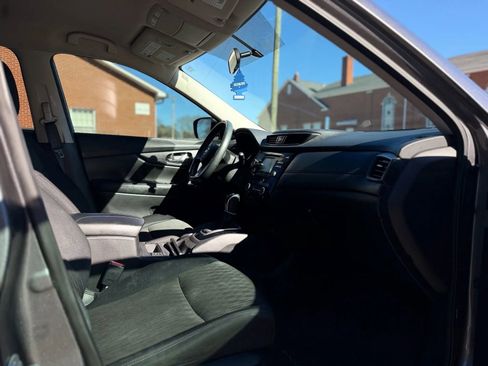Used 2017 Nissan Rogue SV FWD image 12