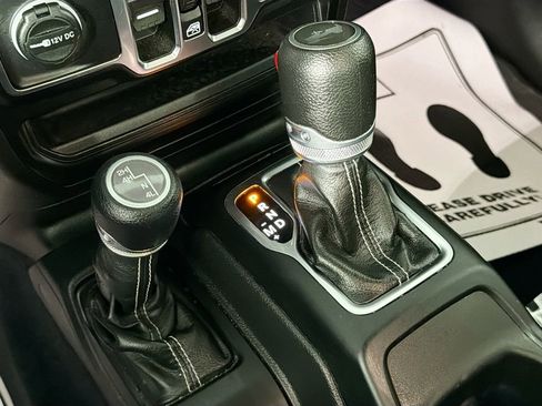 Used 2023 Jeep Wrangler Sahara w/ Cold Weather Group image 17