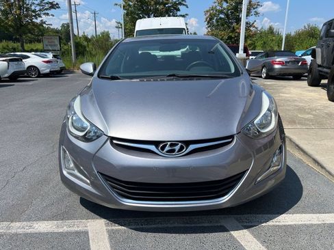 Used 2016 Hyundai Elantra SE w/ Option Group 02 FWD image 2