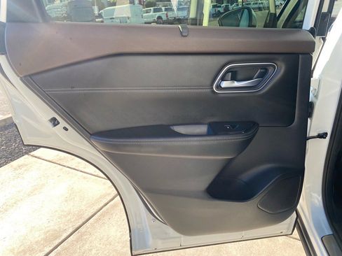 Used 2023 Nissan Rogue Platinum w/ Platinum Premium Package image 19