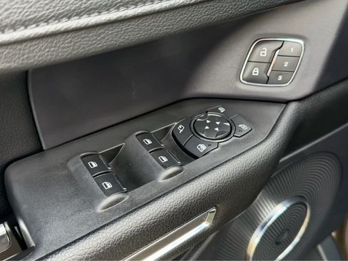 Used 2020 Ford Expedition XLT w/ Equipment Group 202A AWD/4WD image 9