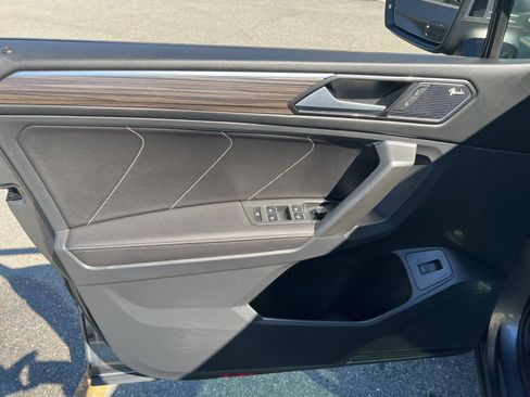 Used 2022 Volkswagen Tiguan SEL R-Line image 18