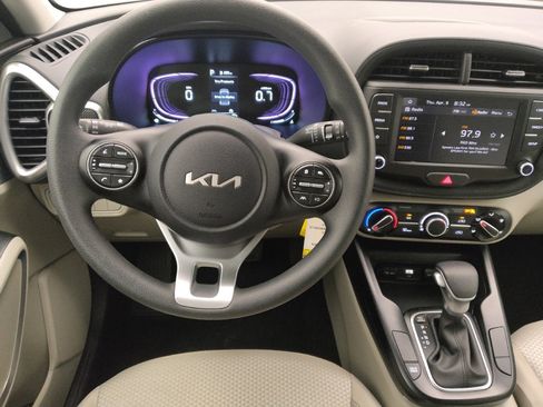 Used 2025 Kia Soul LX w/ LX Technology Package image 22