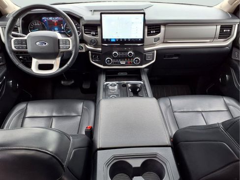 Used 2022 Ford Expedition XLT image 11