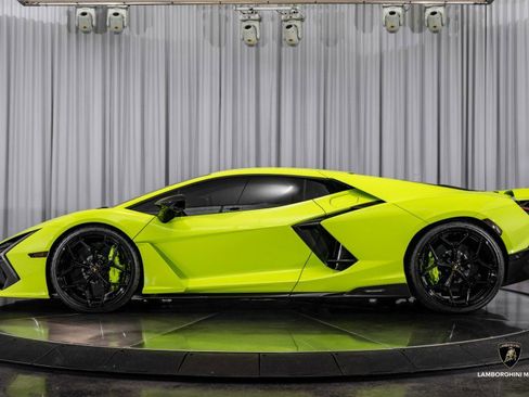 Used 2024 Lamborghini Revuelto image 17