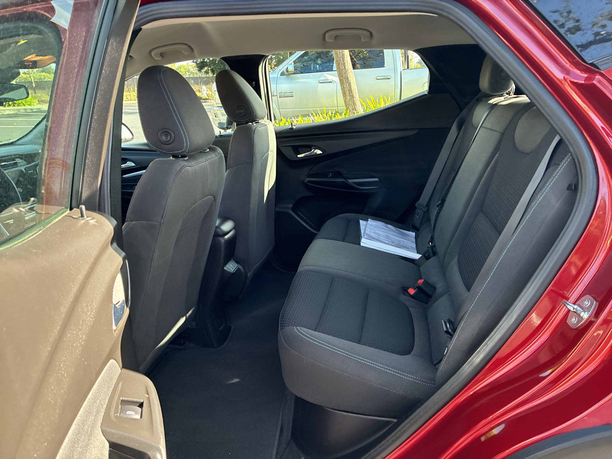 Used 2022 Chevrolet Bolt EUV LT FWD image 33