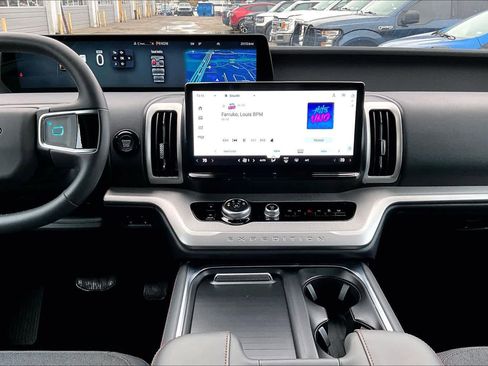 Used 2025 Ford Expedition Active image 6