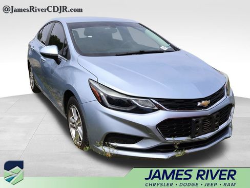 Used 2018 Chevrolet Cruze LT FWD image 9