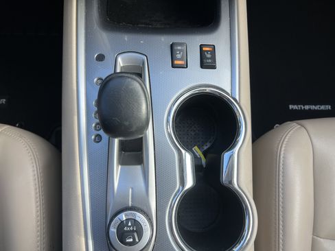 Used 2018 Nissan Pathfinder SL w/ Cargo Package image 6