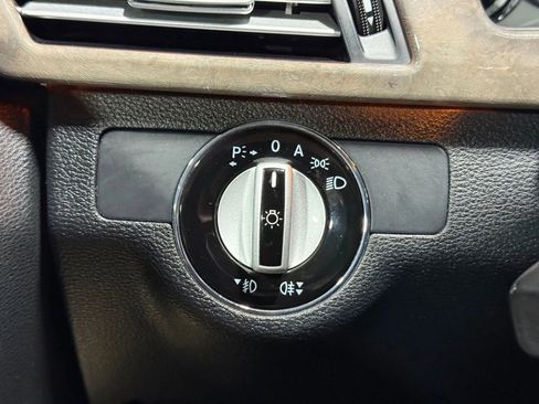 Used 2010 Mercedes-Benz E 350 4MATIC Sedan image 27