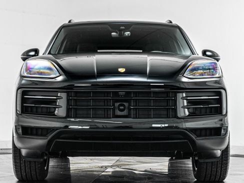 Used 2025 Porsche Cayenne AWD/4WD image 4