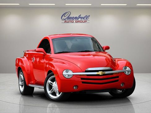 Used 2004 Chevrolet SSR w/ Preferred Equipment Group RWD image 1