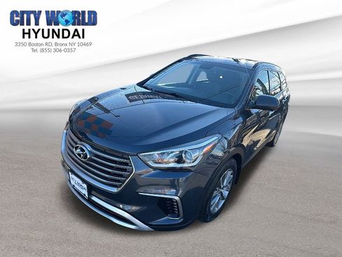 Used 2017 Hyundai Santa Fe SE image 1