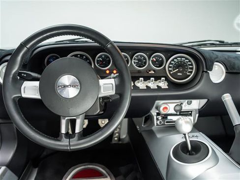 Used 2006 Ford GT RWD image 31