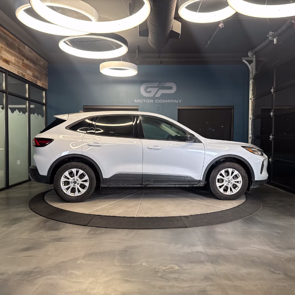 Used 2025 Ford Escape Active FWD image 2