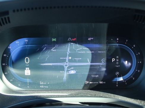 Used 2025 Volvo XC60 B5 Plus image 27