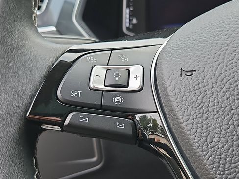 Used 2021 Volkswagen Tiguan SEL w/ 3rd Row Seat Package image 25