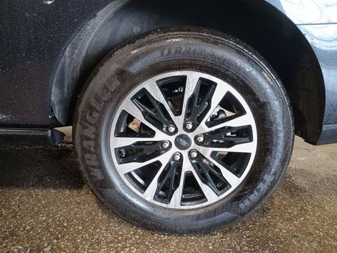 Used 2025 Ford Expedition Platinum image 30