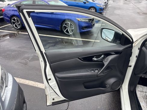 Used 2017 Nissan Rogue Sport SV image 19