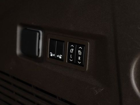 Used 2021 GMC Yukon Denali w/ Denali Premium Package image 19