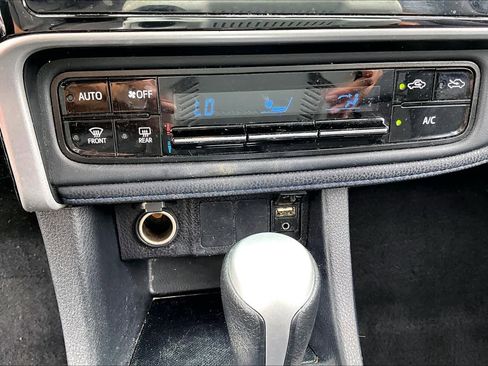Used 2019 Toyota Corolla SE FWD image 33