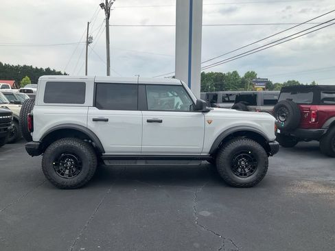 New 2026 Ford Bronco Badlands w/ Sasquatch Package AWD/4WD image 4