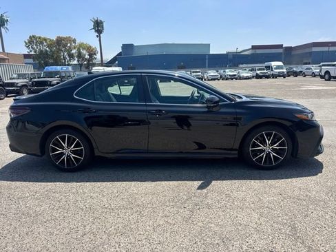 Used 2024 Toyota Camry SE FWD image 4