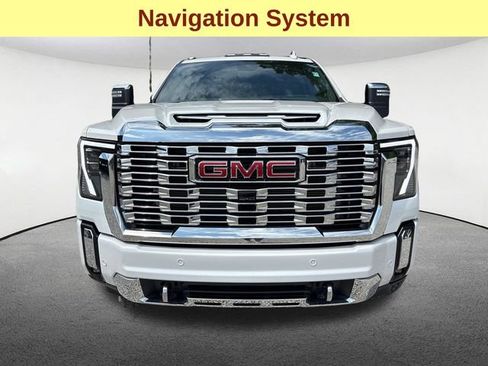 Used 2024 GMC Sierra 2500 Denali w/ Technology Package AWD/4WD image 4