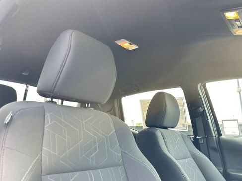 Used 2018 Toyota Tacoma TRD Sport image 17