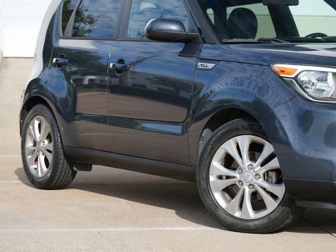 Used 2015 Kia Soul + w/ Primo Package FWD image 18