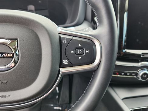 Used 2025 Volvo XC60 B5 Core image 7