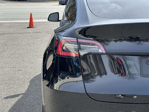 Used 2021 Tesla Model Y Long Range image 11