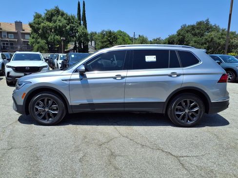 Certified 2024 Volkswagen Tiguan SE w/ Panoramic Sunroof Package FWD image 4