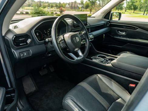 Used 2025 Honda Pilot Touring image 10