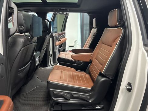 Used 2023 GMC Yukon XL Denali Ultimate AWD/4WD image 38