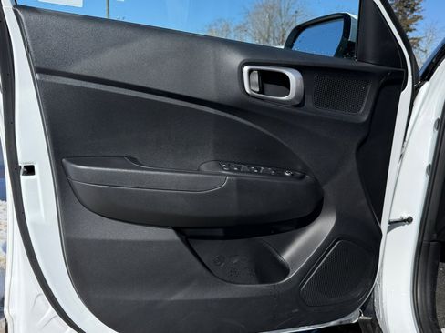 New 2025 Hyundai Venue SEL FWD image 22