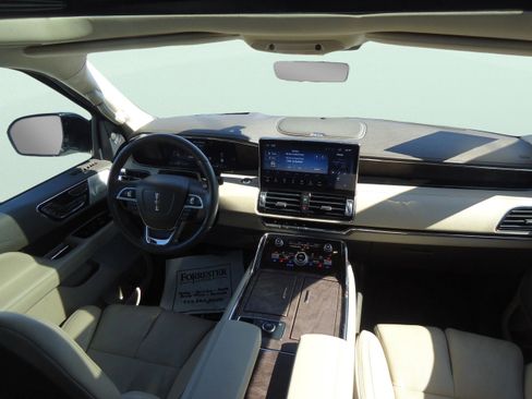 Used 2023 Lincoln Navigator L Reserve image 8