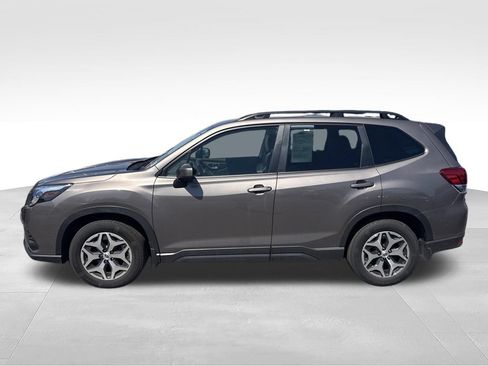 Used 2023 Subaru Forester Premium AWD/4WD image 3