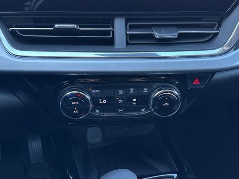 New 2026 Chevrolet Trax LT w/ Sunroof Package image 20