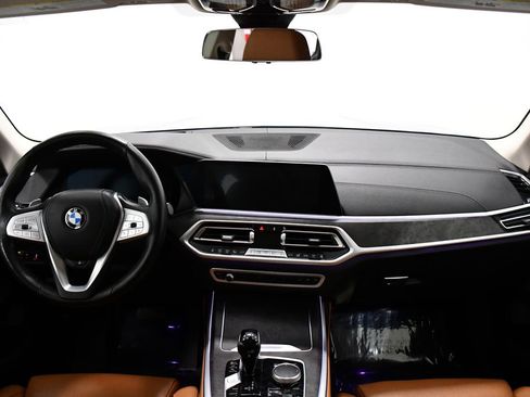 Used 2022 BMW X7 xDrive40i w/ Premium Package image 8