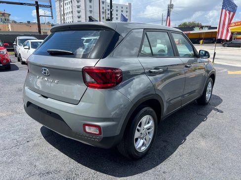 Used 2022 Hyundai Venue SE image 6