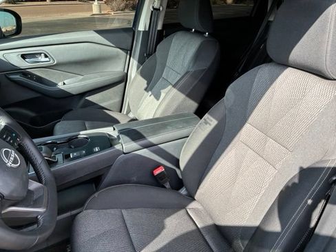 Certified 2025 Nissan Rogue SV FWD image 9