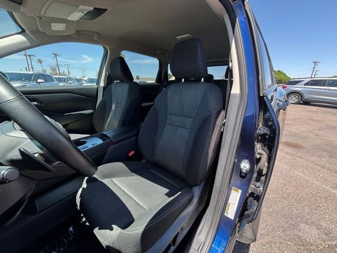 Used 2025 Nissan Rogue SV FWD image 38