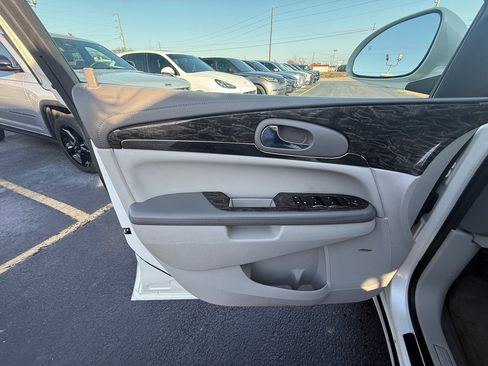 Used 2013 Buick Enclave Convenience image 11